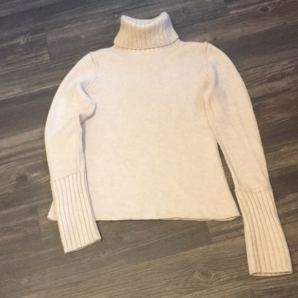 Banana Republic Sweaters - Woman’s Banana Republic Sweater